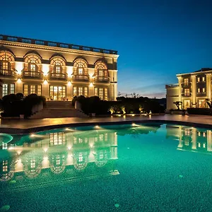 https://royal-hill-hotel.albaniahotels.org